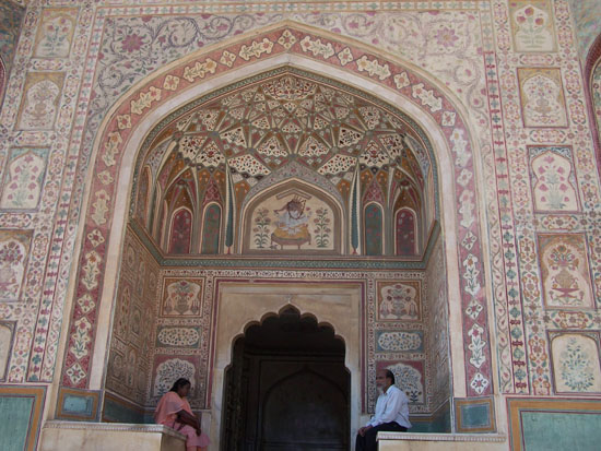 Jaipur The Ganesh PolSchitterend mozaik door het hele fort heen Ganesh-Pol-Jaipur_3630.jpg