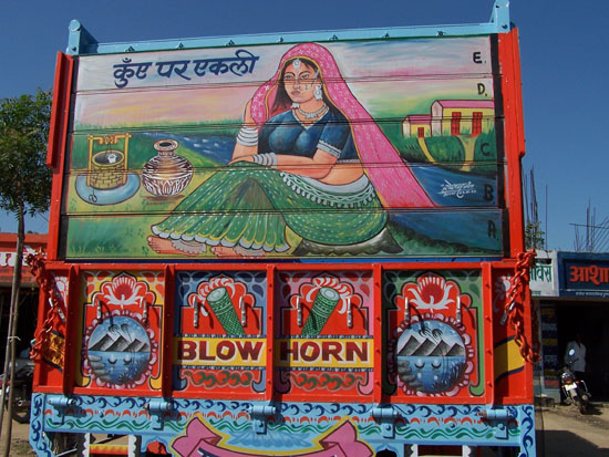 Pushkar Fraai geschilderde achterzijde van truck Gedecoreerde-truck-India_3481.jpg