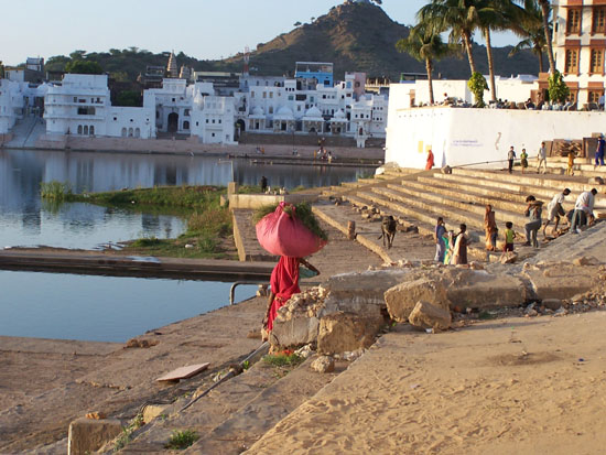 Pushkar De ghats van Pushkar in de avondzon Ghats-Pushkar-bij-Zonsondergang_3520.jpg