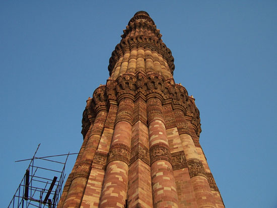 Delhi Delhi - Qutab minar complex (72,5 m hoog) Qutab-Minar-Complex-Delhi_2524.jpg