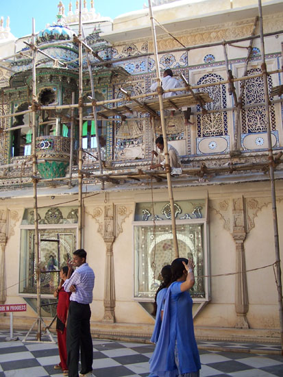 Udaipur Restauratiewerkzaamheden aan fraaie gevel Restauratiewerk-gevel-City-Palace-Udaipur_3400.jpg