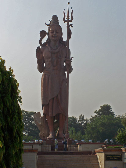 Naarmahansar Enorm bronzen Shiva beeld even buiten Delhi Shiva-beeld-Delhi_2573.jpg