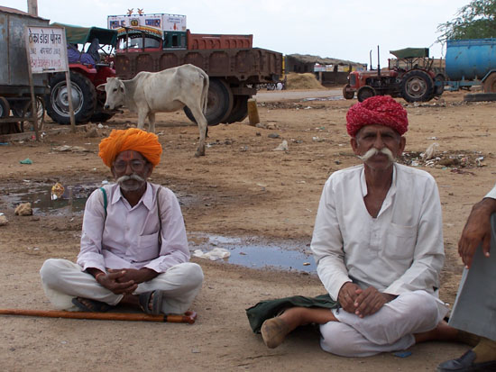 Jaisalmer Tafereel op truckers-plaats in de Thar woestijn Thar-Woestijn-Rajasthan_2889.jpg