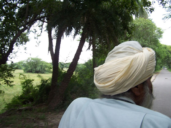 Bharatpur Zeer enthousiaste en bekwame vogelkenner / riksjarijder Vogelaar-Keoladeo-park_3773.jpg