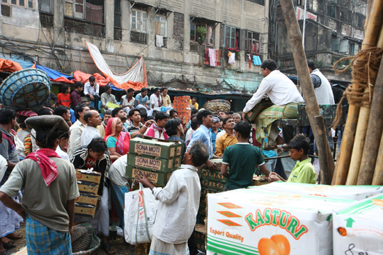Kolkata2 Auctioneers at the vegetable market Veilingmeesters op de groentemarkt in Kolkata 1720_3141.jpg