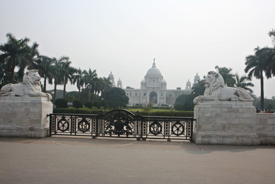 Kolkata2 Entrance of Victoria Memorial Hall (1921) Ingang van de Victoria Memorial Hall in Kolkata (1921) 1790_3179.jpg