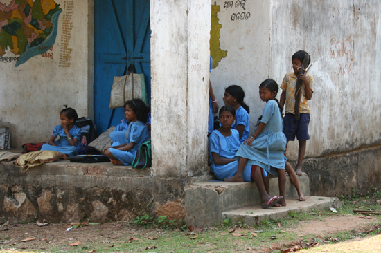 Adivasi-Tour2 Girls' school Meisjesschool voor Adivasi in Orissa 2220_4503.jpg