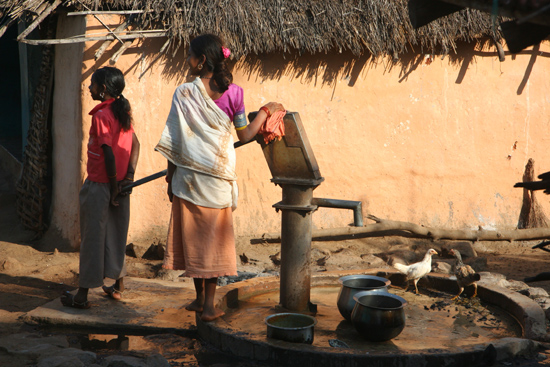 Adivasi-Tour6 Streetlife Dorpspomp 2980_5193.jpg