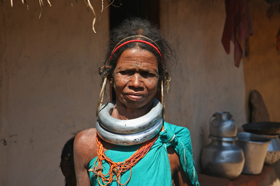 Adivasi-Tour7 Ghadaba womanWe saw her already yesterday at the market in Sogura Ghadaba vrouw in haar eigen dorpWe zagen haar al eerder op de markt van Sogura 3160_5363.jpg