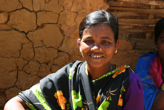 Adivasi-Tour9  De dames waren heel ontspannen en wilden graag op te foto 3370_5552.jpg