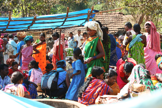 Adivasi-Tour9  Even gauw een grote partij mooie armbanden kopen 3390_5569.jpg