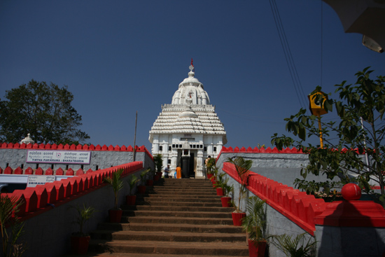 Koraput Jagannath Temple in KoraputEntrance of the temple Jagannath tempel KoraputToegangstrap tot de tempel  3520_5698.jpg