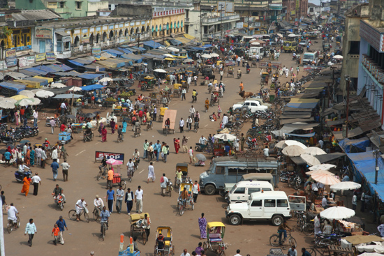 Puri Puri - Jagannath Hindu TempleBusy market place near the main-entrance Puri - Jagannath Hindoe TempelDruk marktplein bij de hoofdingang 3680_5856.jpg