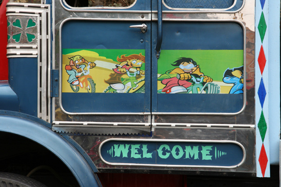 Darjeeling Mooi geschilderde deur van een truck<br><br> 0010_4195.jpg