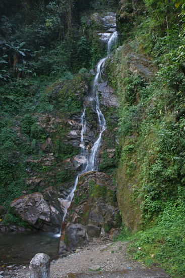 Khecheopari Mooie waterval tijdens excursie van Pelling naar Khecheopari meer / Lake<br><br> 0280_3568.jpg