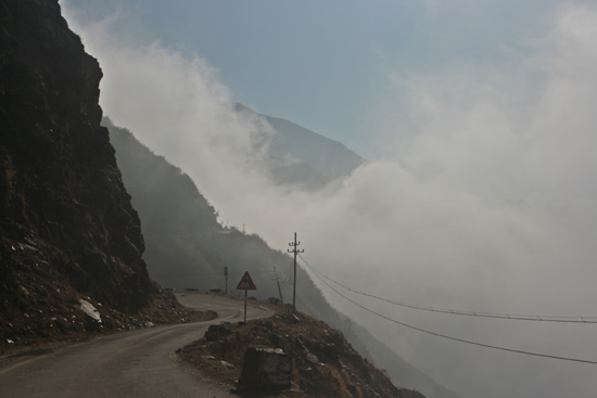 Gangtok Bij de start was het nog zwaar bewolkt�<br><br> 0860_3904.jpg