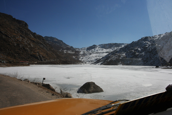 Gangtok Het Tsomgo meer (3800 m)<br><br> 0950_3944.jpg