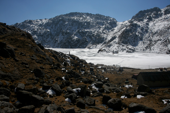 Gangtok Prachtig uitzicht over het meer halverwege een klimpartij<br><br> 0980_3952.jpg