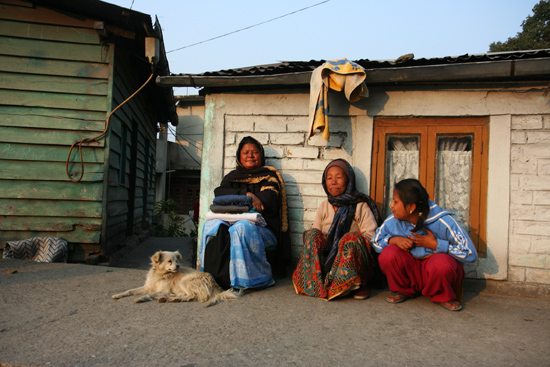 Kalimpong Streetlife - Kalimpong<br>Genieten van de laatste zonnestralen<br><br> 1230_4125.jpg