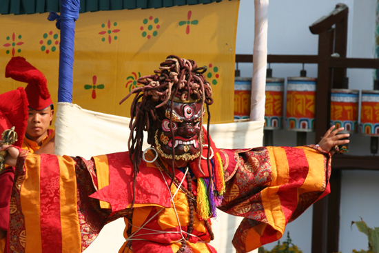 Kalimpong Een van de maskerdansers<br><br> 1290_4165.jpg