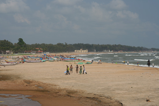 Mamallapuram Het strand van Mamallapuram met op de achtergrond de vissersboten IMG_6388.jpg