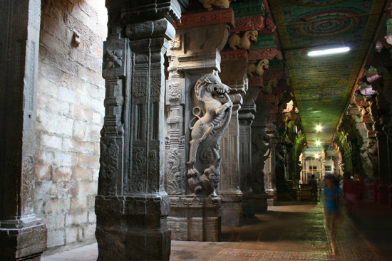 Madurai Prachtig gebeeldhouwde pilaren IMG_6628.jpg