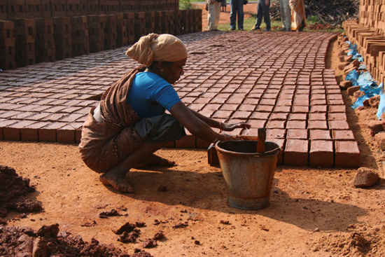 Periyar Steenbakkerij - nog alles handwerk IMG_6865.jpg