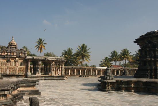 Belur Deel van het tempelcomplex in Belur IMG_8533.jpg