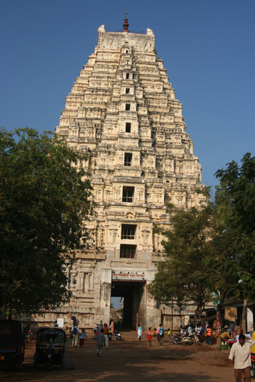 Hampi De Virupaksha tempel, een van de 45 tempels verspreid over 26 km� IMG_8762.jpg