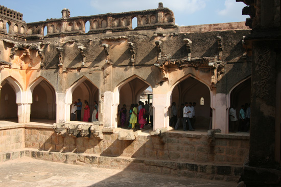 Hampi Queen's bath IMG_8949.jpg