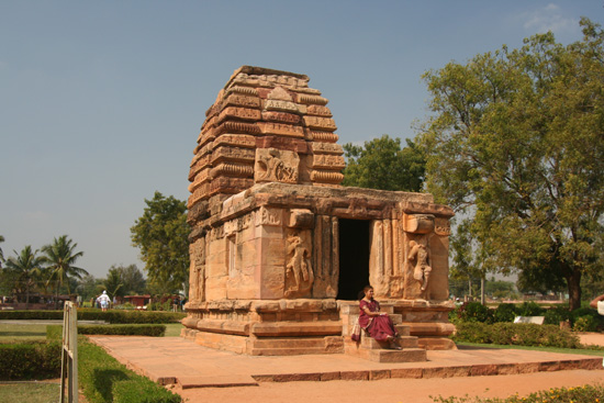 Pattadakal Tempelcomplex in de Dravidiaanse stijl, gelegen aan de Malaprabha rivier IMG_9051.jpg