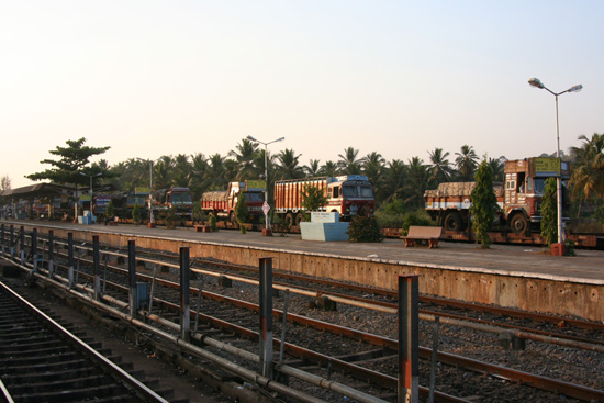 Mumbai Goa station, wachtend op de nachttrein naar Mumbai IMG_9416.jpg