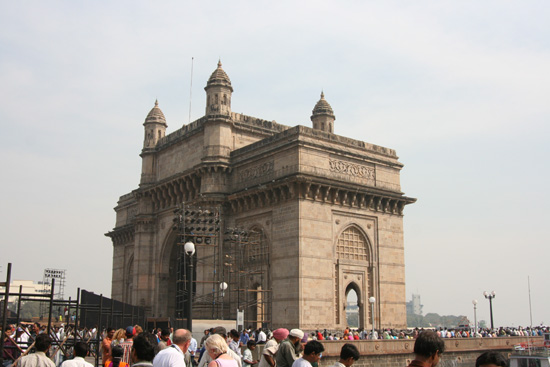 Mumbai Gateway of India, een 25 m hoog monument gebouwd in 1911-1913ter herinnering aan het bezoek van King George V en Queen Mary in 1911. IMG_9577.jpg