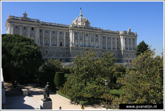 Madrid02 Royal Palace and Jardines de Sabatin 0220_6661.jpg