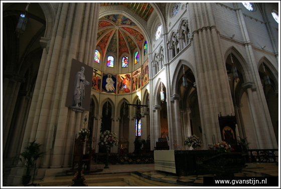 Madrid03 Catedral de Santa Maria La Real de Almudena 0300_6493.jpg