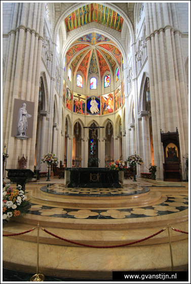 Madrid03 Catedral de Santa Maria La Real de Almudena 0310_6497.jpg