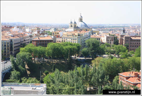 Madrid03 View from the roof of the Catedral de Santa Maria La Real de Almudena 0480_6570.jpg