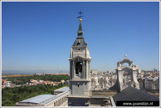 Madrid03 View from the roof of the Catedral de Santa Maria La Real de Almudena 0500_6577.jpg