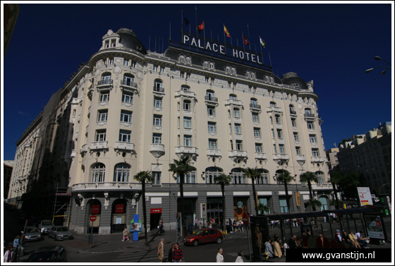 Madrid05 The Westin Palace, formerly named Palace Hotel (see the facade) at Plaza de Neptuno  0880_6236.jpg