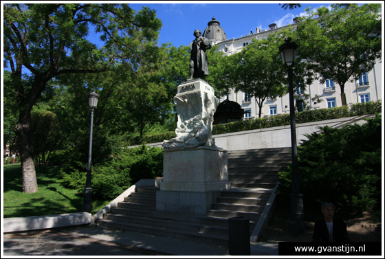 Madrid05 Statue of Goya near Prado Museum 0920_6246.jpg