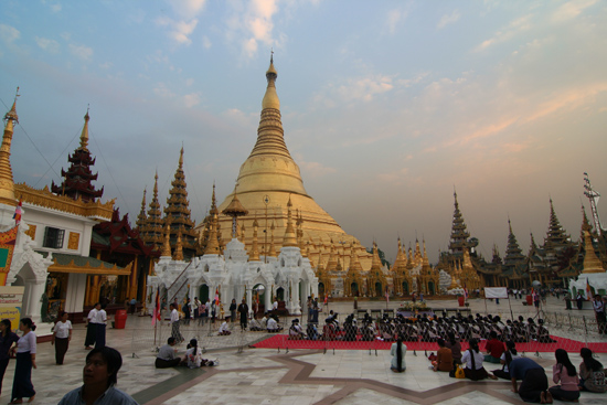 Yangon1 Yangon - Shwedagon pagode   0090_4730.jpg