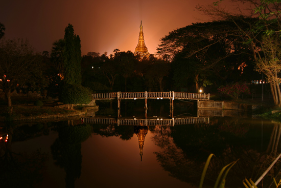 Yangon1 Yangon - Shwedagon Paya Pagode Uitzicht vanuit restaurant   0240_4757.jpg