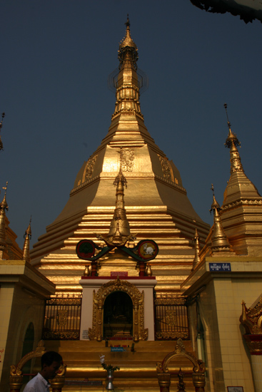 Yangon2 Sule Paya Pagode (46 m)   0270_4765.jpg