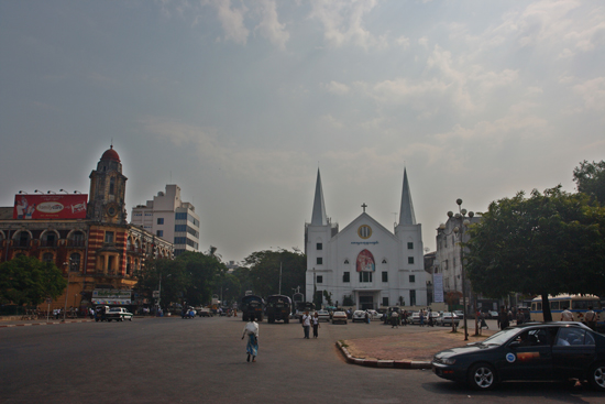 Yangon2 Plein bij Sule Pagode en Stadhuis   0307_4793.jpg