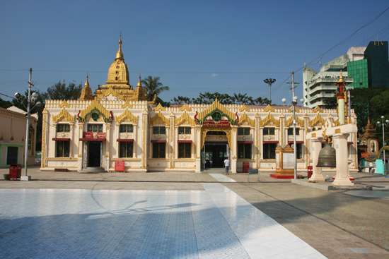 Yangon2 Yangon Botataung Paya (Pagode) aan de Yangon River   0420_4851.jpg