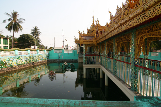 Yangon2 Yangon - Botataung Paya (Pagode) aan de Yangon River   0440_4868.jpg