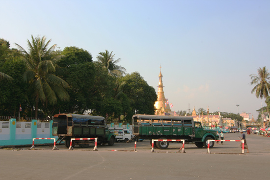 Yangon2 Yangon - Botataung Paya (Pagode) aan de Yangon River   0460_4882.jpg