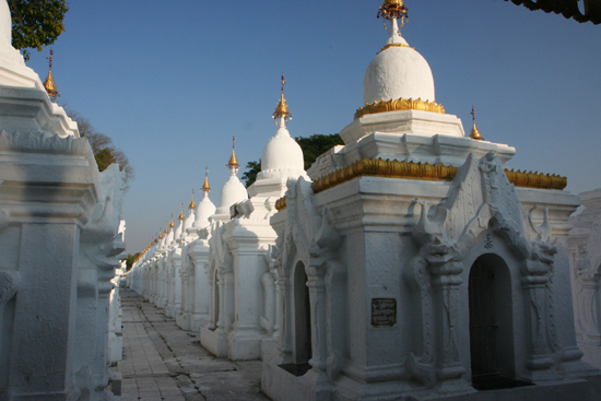 Mandalay Mandalay Kuthoday Paya (Pagode) (1857)   0740_5687.jpg