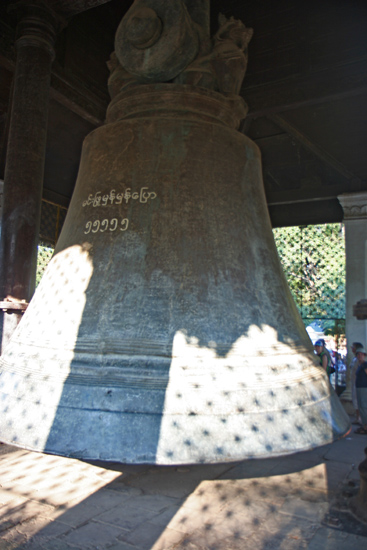 Mingun Mingun Bell (1808) Zou de grootste ongeschonden klok ter wereld moeten zijn. Gewicht 90 ton, hoogte 4 m, breedte 5m   0870_5180.jpg
