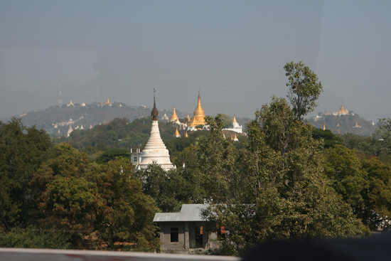 Amarapura Sagaing Hill 500 stupas / pagodes / tempels   1020_5369.jpg